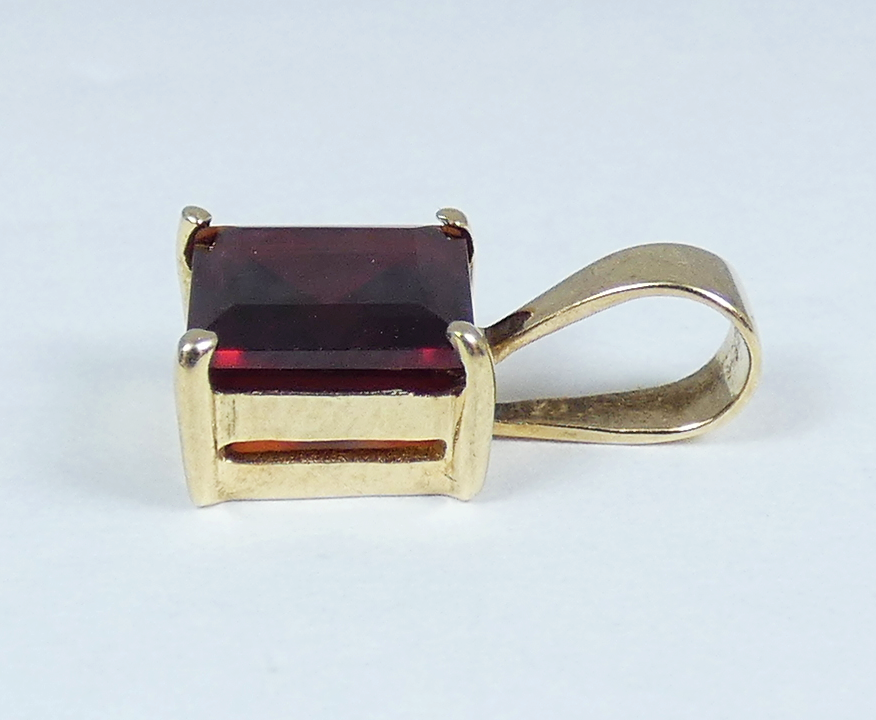 Solid 9ct Yellow Gold 3.90ct Square 7mm Garnet Fixed Bail Necklace Pendant 375