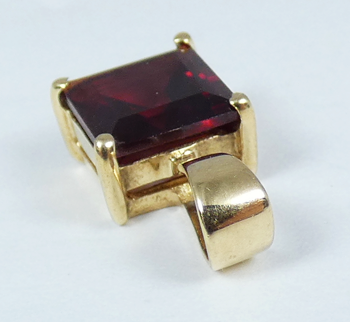 Solid 9ct Yellow Gold 3.90ct Square 7mm Garnet Fixed Bail Necklace Pendant 375