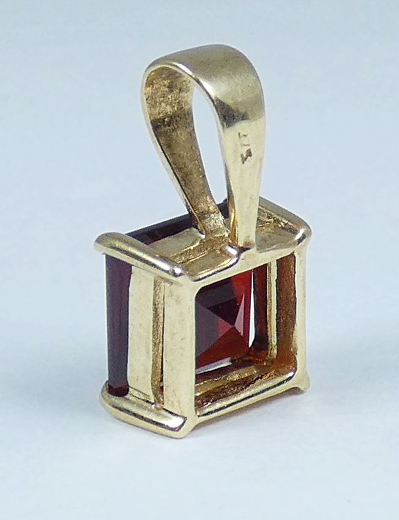 Solid 9ct Yellow Gold 3.90ct Square 7mm Garnet Fixed Bail Necklace Pendant 375