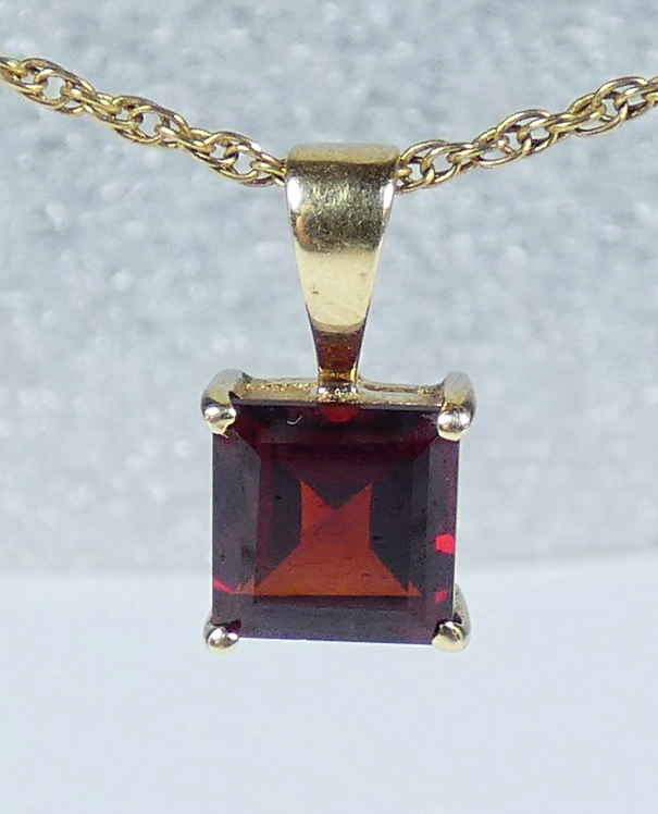 Solid 9ct Yellow Gold 3.90ct Square 7mm Garnet Fixed Bail Necklace Pendant 375