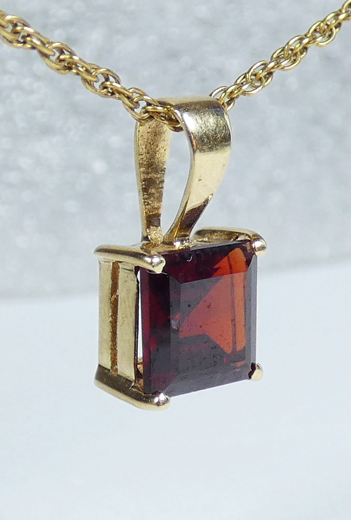 Solid 9ct Yellow Gold 3.90ct Square 7mm Garnet Fixed Bail Necklace Pendant 375