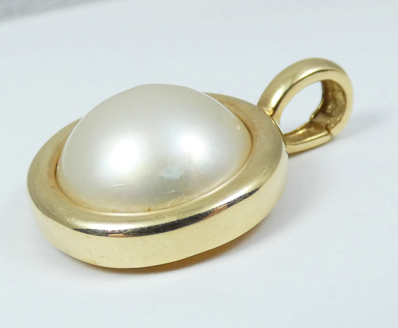 Solid 9ct Yellow Gold 16mm Mabe Pearl Enhancer Necklace Pendant Hinged Bail 375