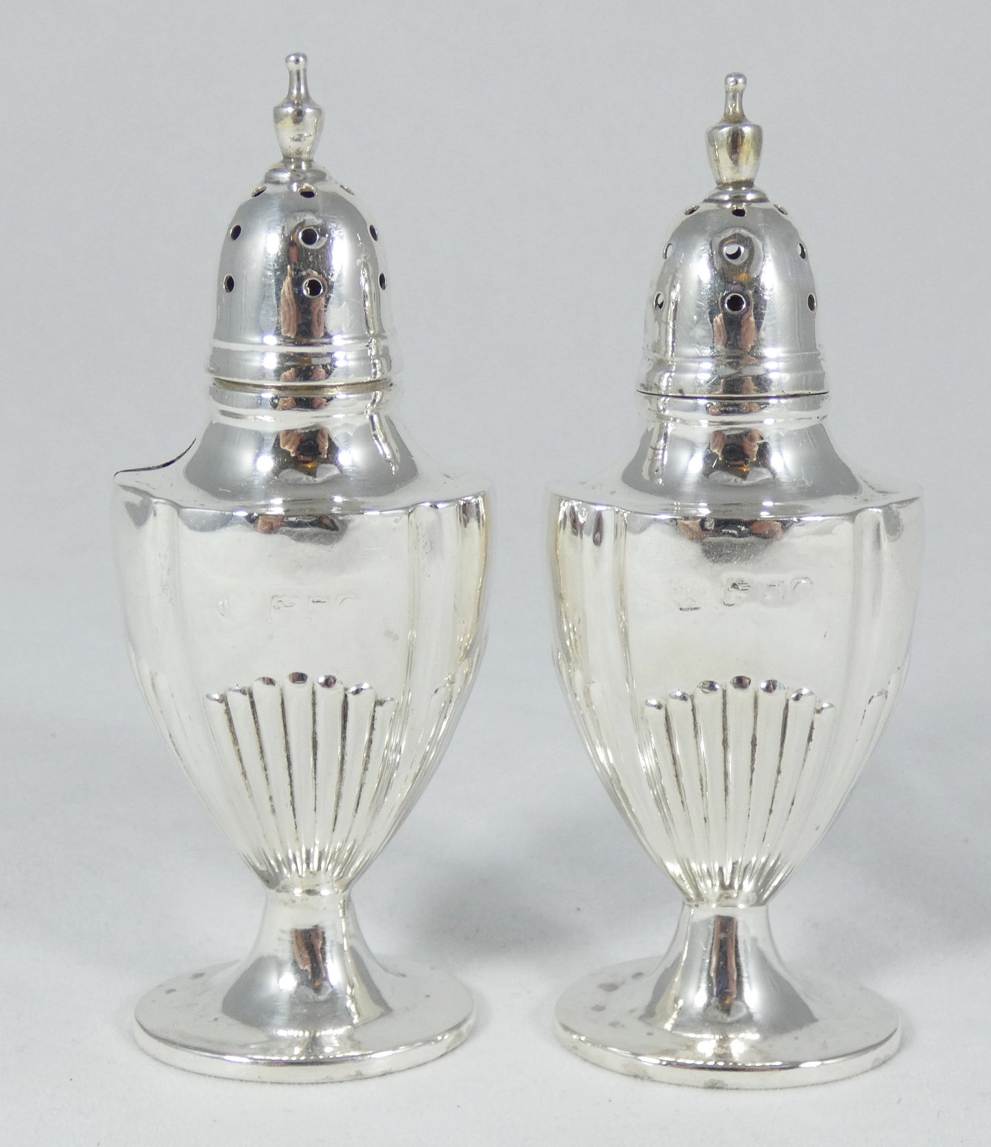 Antique Victorian 1898 Pair of Sterling Silver Pepperettes Pepper Salt Shakers