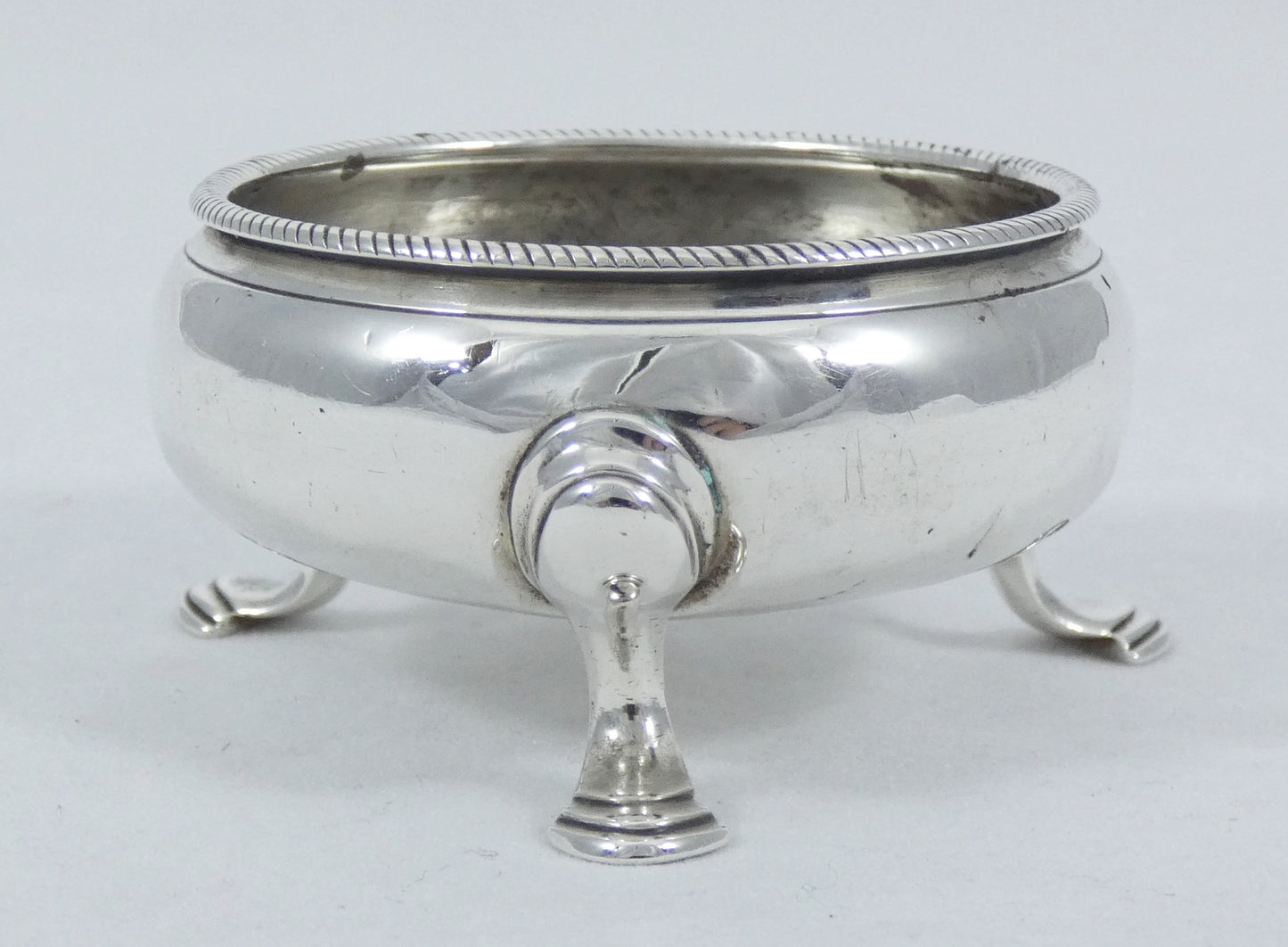 Antique Georgian 1752 Sterling Silver Cauldron Salt Cellar Bowl Dish D Hennell I