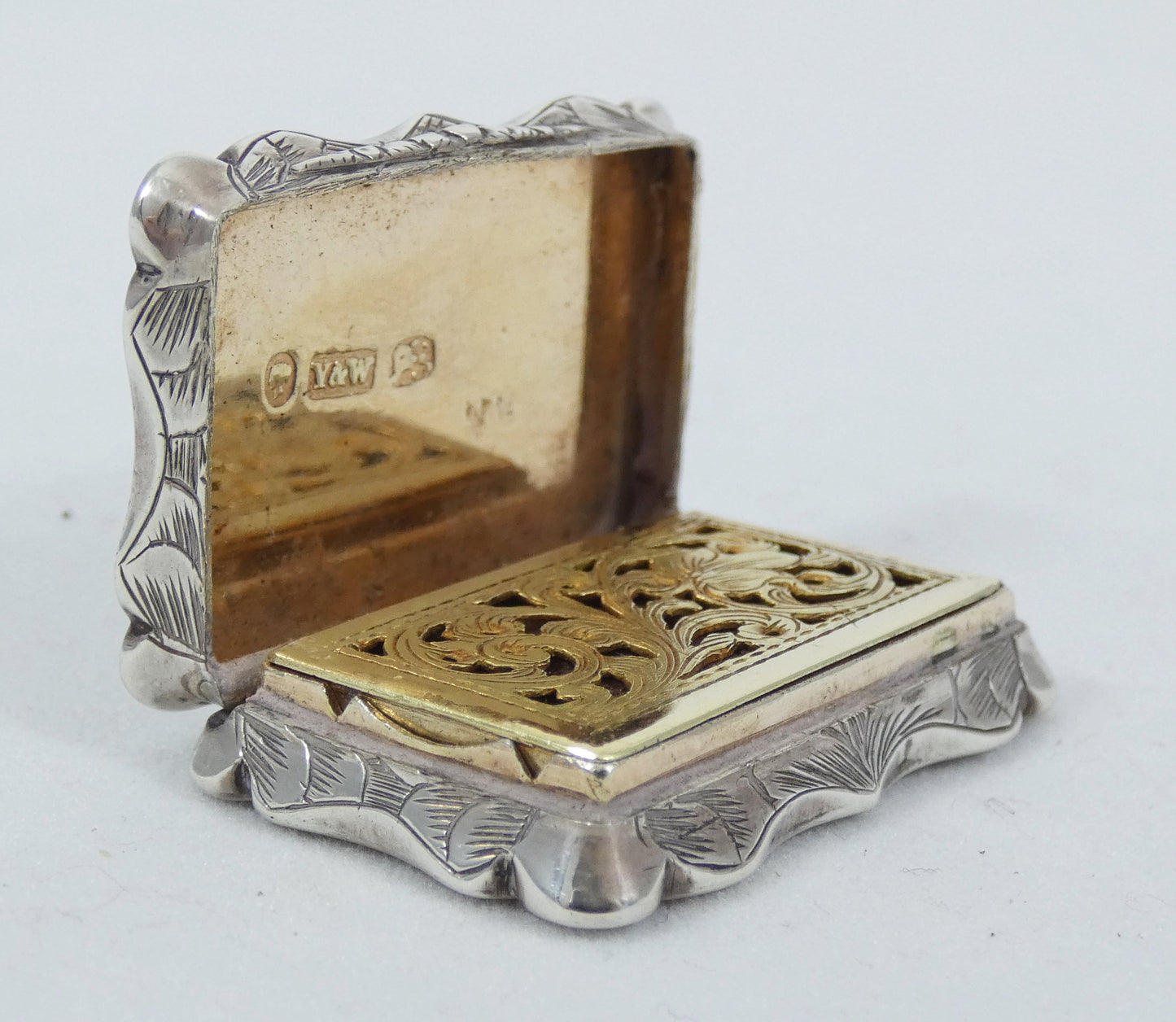 Antique Victorian 1853 Sterling Silver Vinaigrette Scent Pill Box & Grille Case