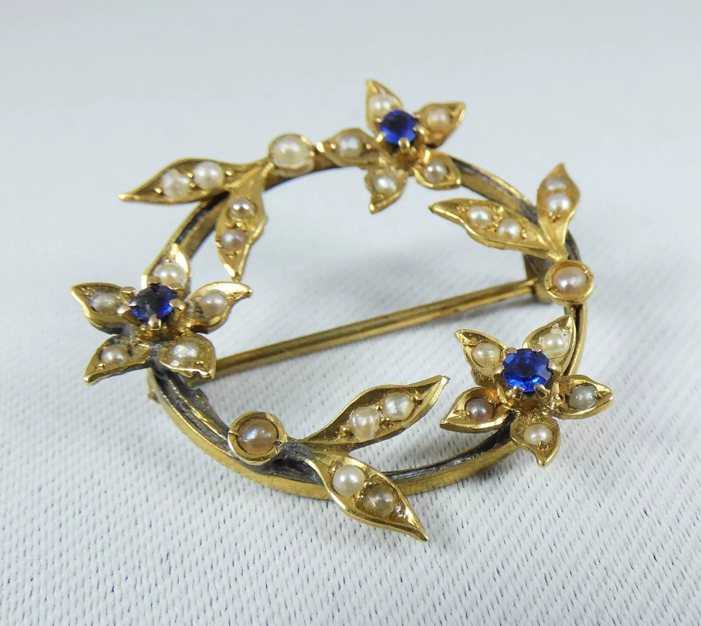 Antique Victorian 1890 15ct Yellow Gold Seed Pearl Flower Wreath Brooch Pin Blue