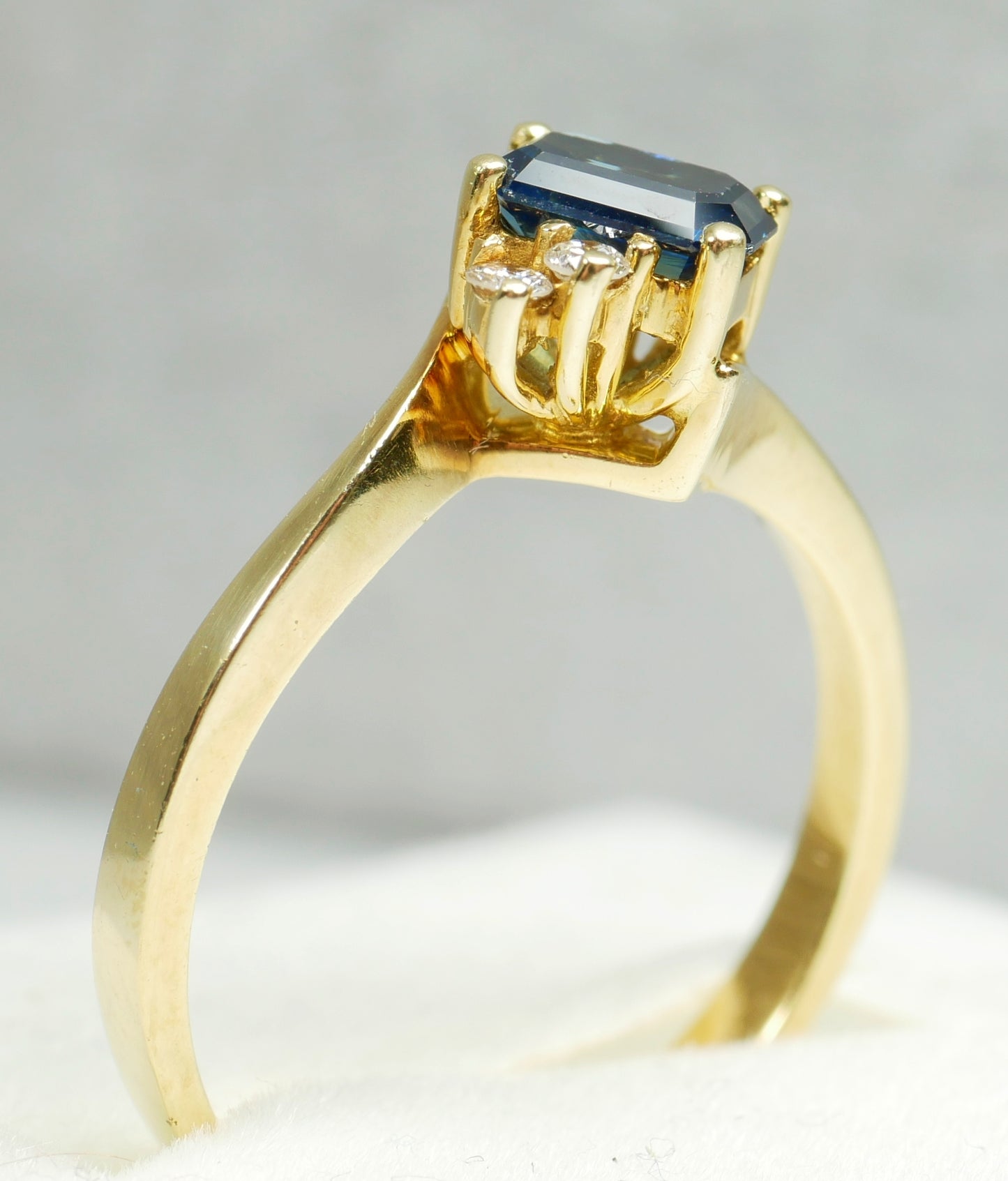 Modern Solid 18ct Yellow Gold London Blue Topaz & Diamond Dress Ring Size 7 N 54