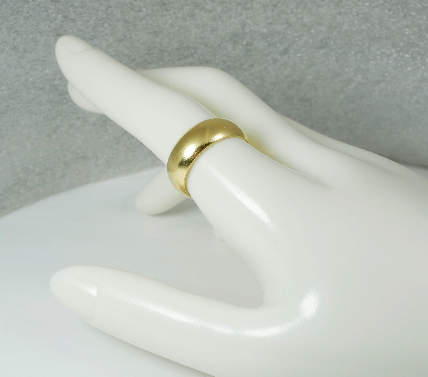 Heavy Vintage Solid 18ct Yellow Gold 7mm Curved Wedding Band Ring Size 9 R 59