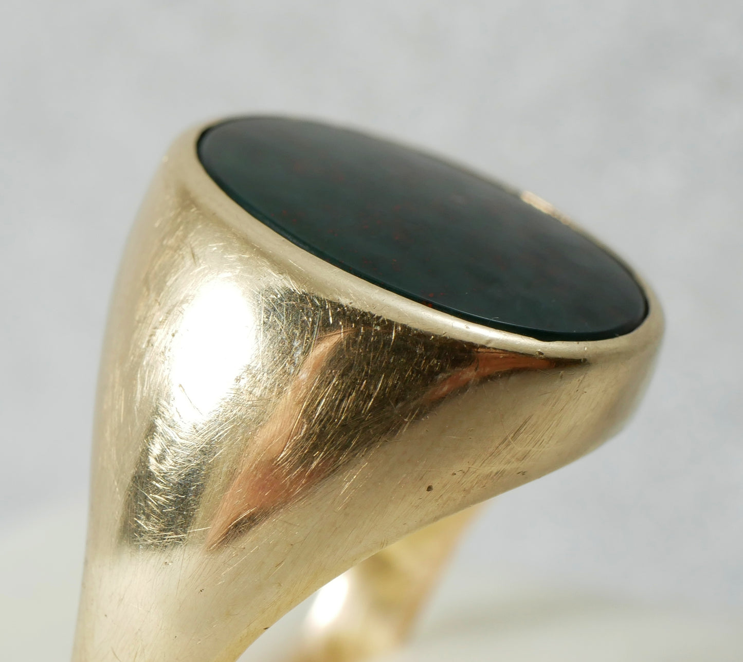 Vintage Solid 9ct Yellow Gold Heliotrope Bloodstone Signet Ring Size 10.5 U 63
