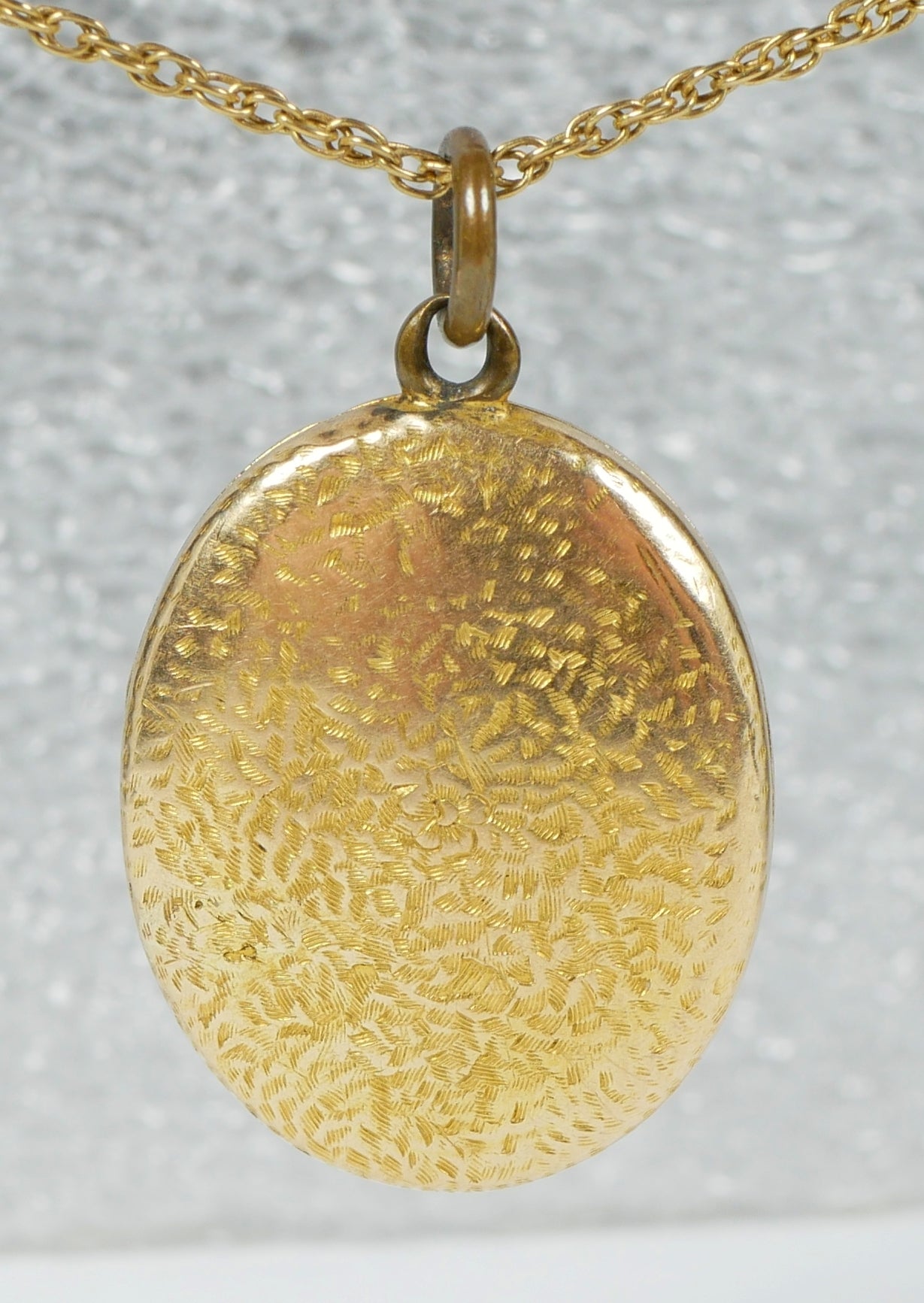 Antique Victorian 18ct Yellow Gold Enamel Horseshoe Oval Pendant Mourning Locket
