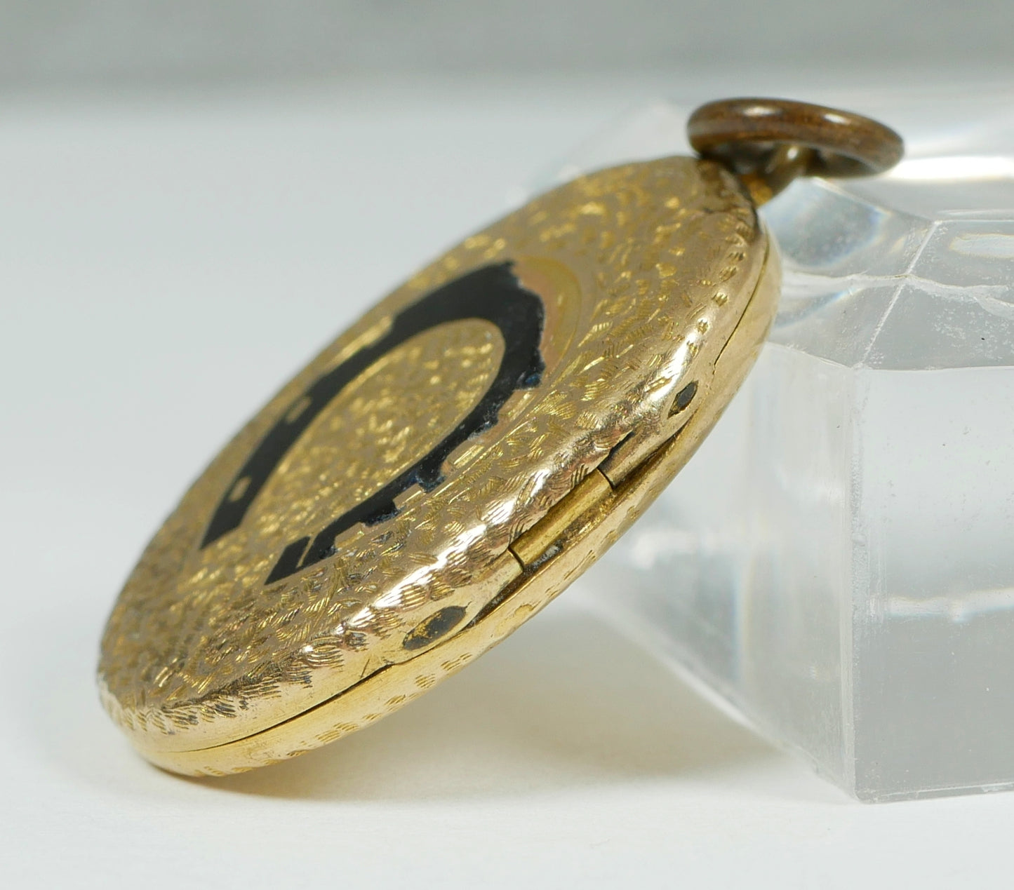 Antique Victorian 18ct Yellow Gold Enamel Horseshoe Oval Pendant Mourning Locket