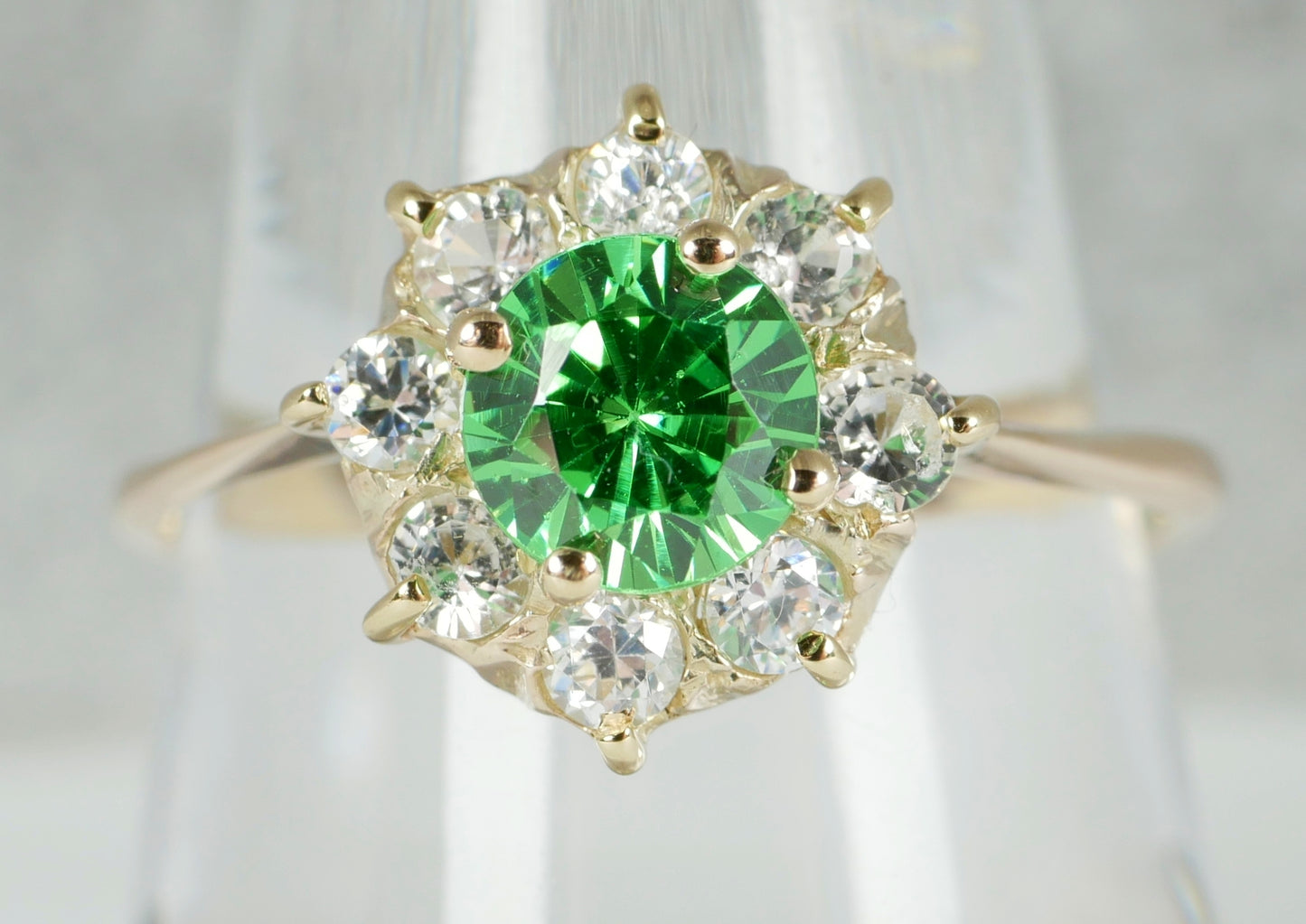 Vintage Solid 9ct Yellow Gold Green Stone Sapphire Daisy Dress Ring Size 10 T 61