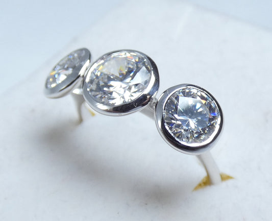 Solid 14ct White Gold 3 Stone CZ Trilogy Dress Cocktail Ring Size 6.5 M 52