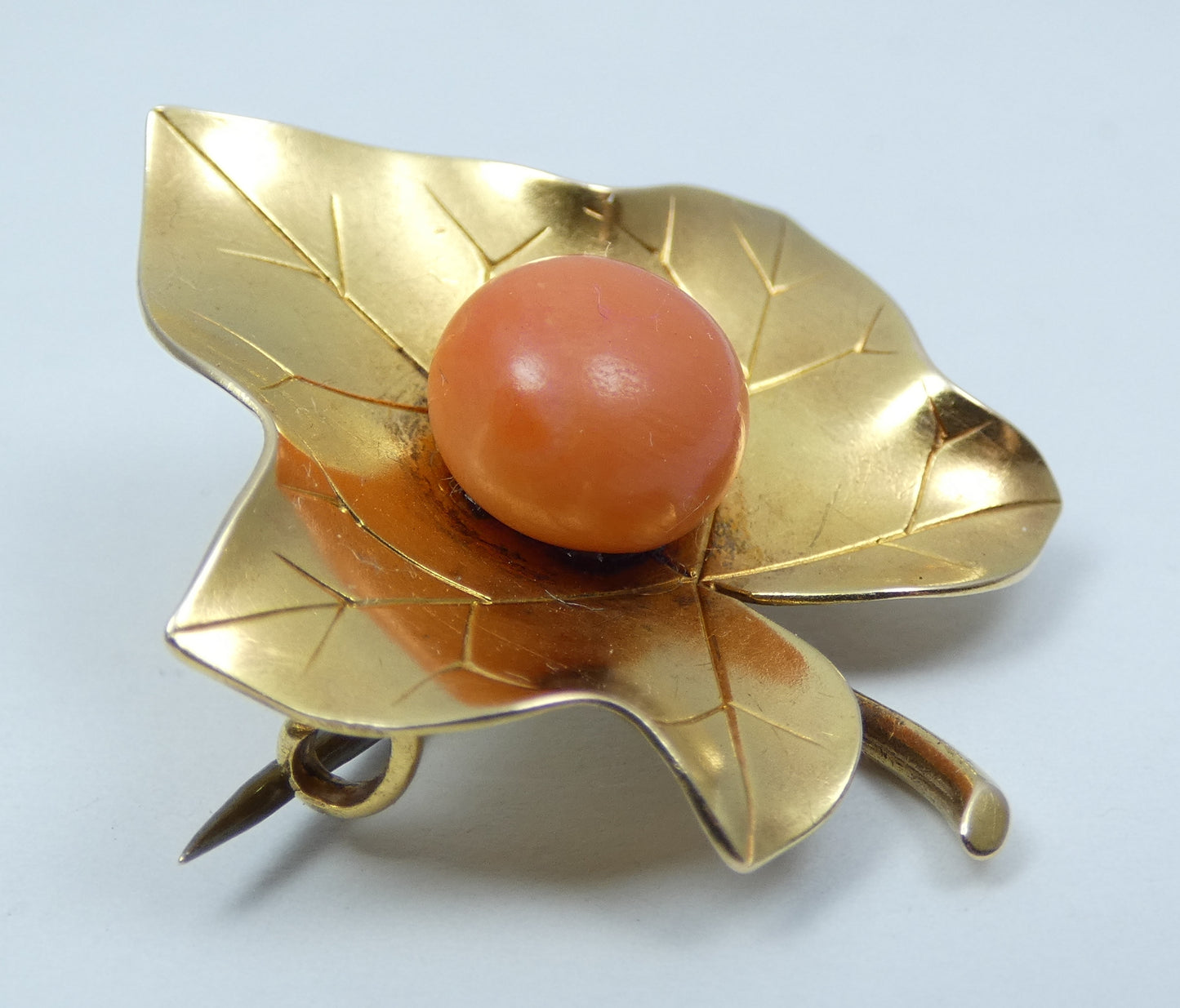 Antique Edwardian 1900 Solid 18ct Yellow Gold & Coral Maple Leaf Brooch Pin