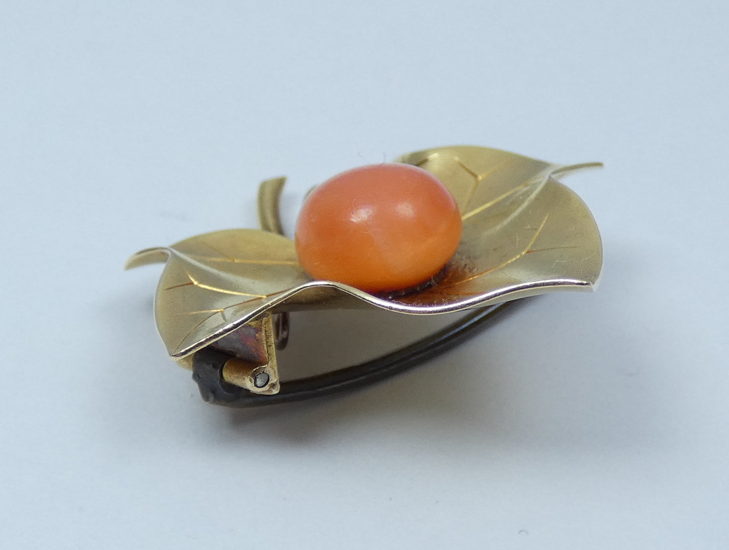 Antique Edwardian 1900 Solid 18ct Yellow Gold & Coral Maple Leaf Brooch Pin