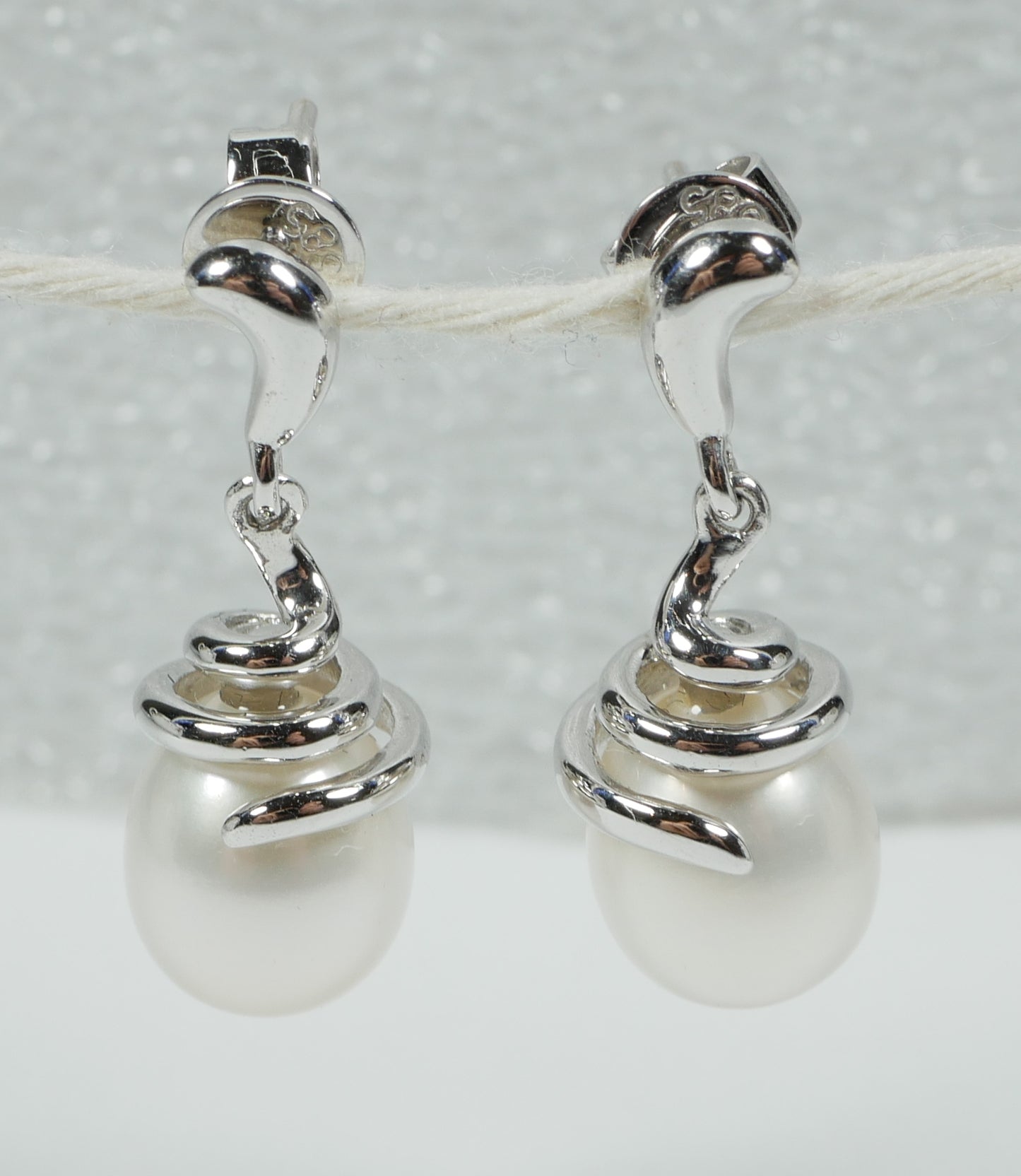 New Solid 14ct White Gold Pair of 10mm Oval White Pearl Dangle Earrings Set 585
