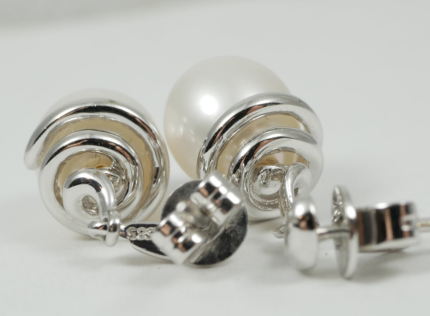 New Solid 14ct White Gold Pair of 10mm Oval White Pearl Dangle Earrings Set 585