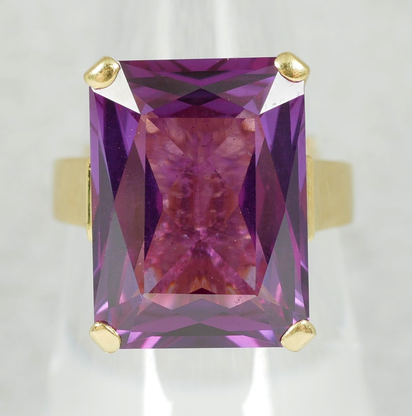 Vintage Solid 18ct Yellow Gold Purple Sapphire Cocktail Dress Ring Size 6 L 51