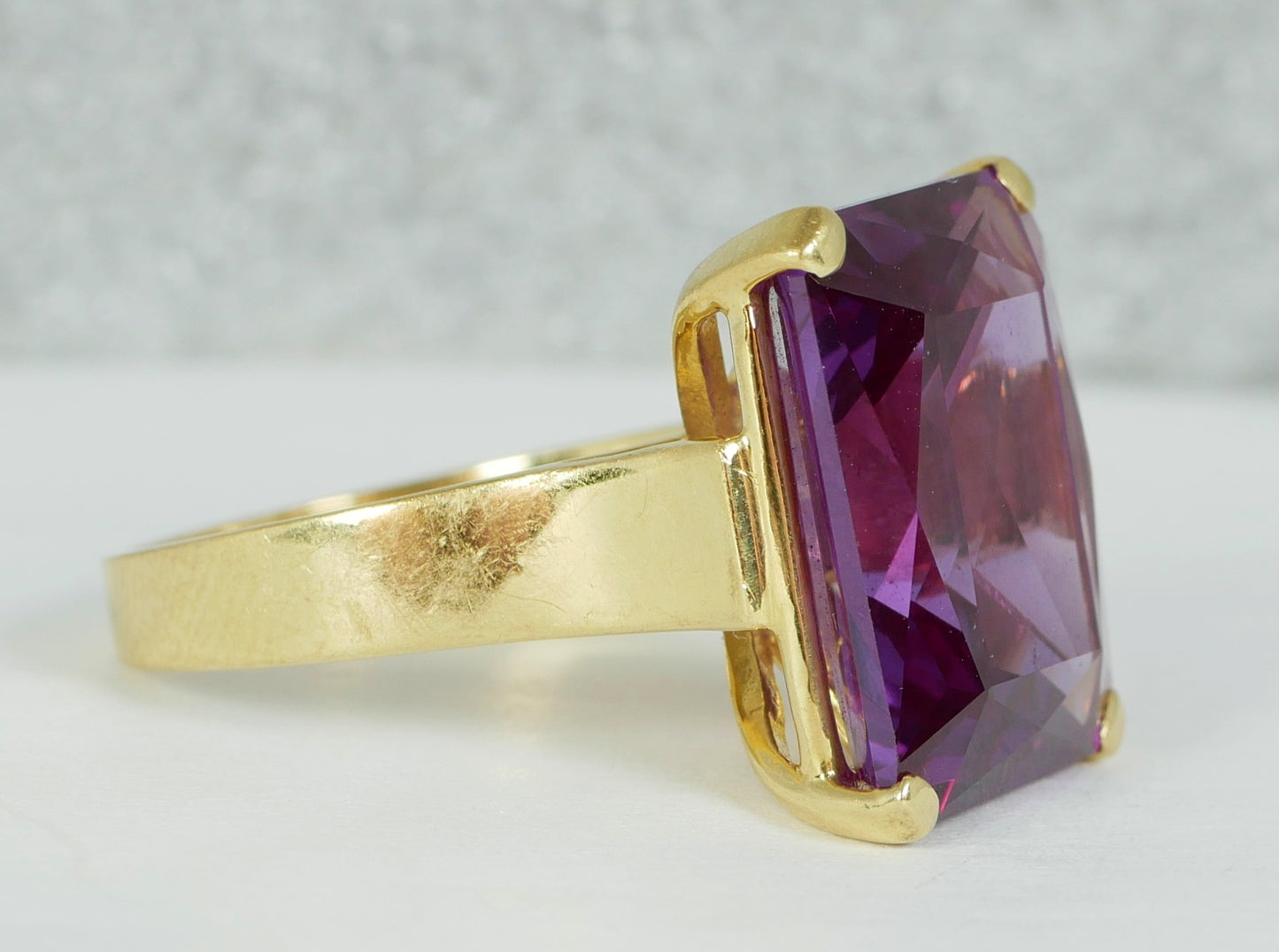 Vintage Solid 18ct Yellow Gold Purple Sapphire Cocktail Dress Ring Size 6 L 51