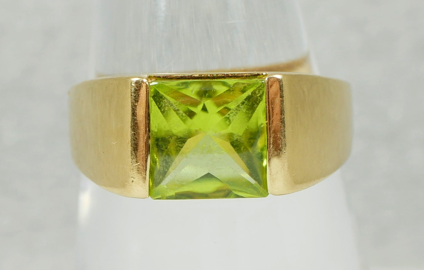 Vintage Solid 18ct Yellow Gold Vivid Green Peridot Signet Dress Ring Size 8 P 56