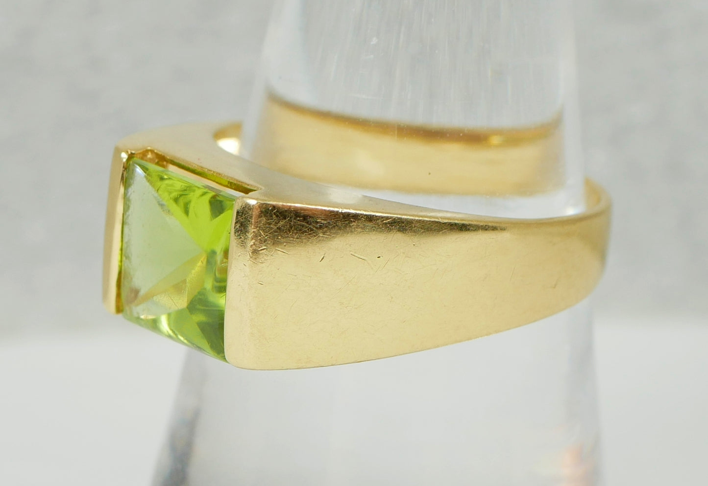 Vintage Solid 18ct Yellow Gold Vivid Green Peridot Signet Dress Ring Size 8 P 56