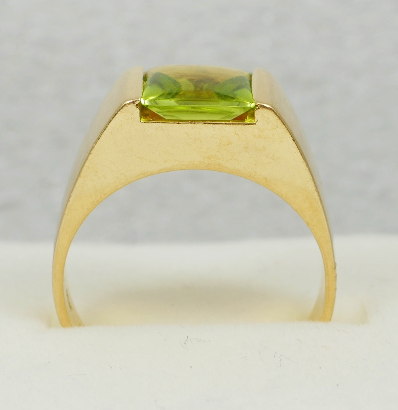 Vintage Solid 18ct Yellow Gold Vivid Green Peridot Signet Dress Ring Size 8 P 56