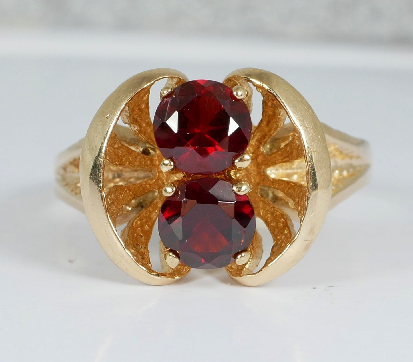 Vintage Retro 9ct Textured Yellow Gold Red Garnet Dress Ring Size 10.5 U 63 375