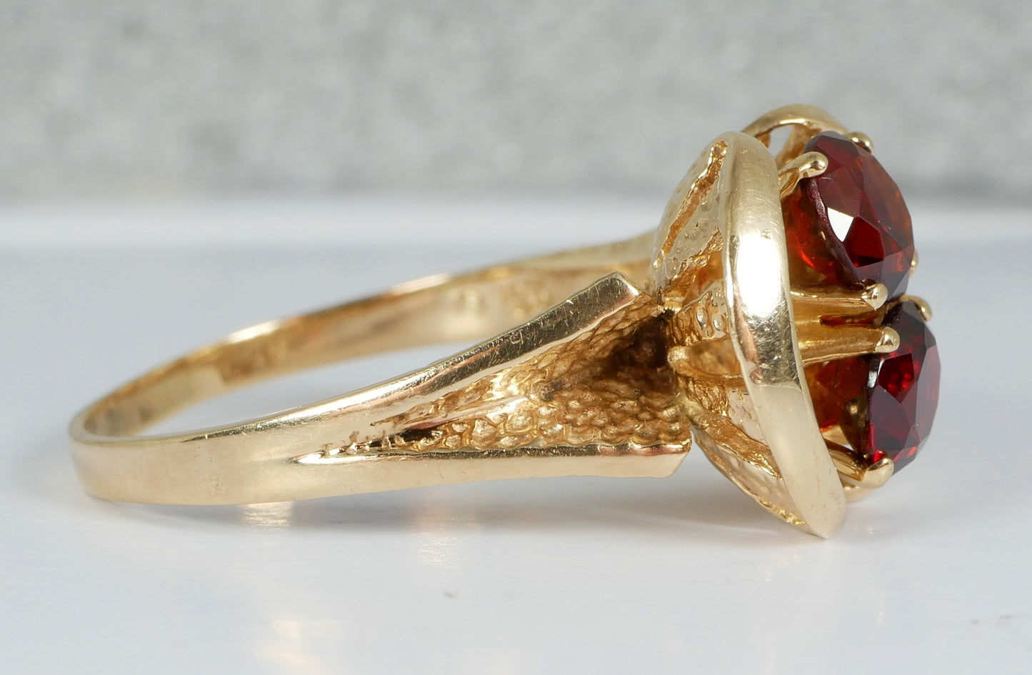 Vintage Retro 9ct Textured Yellow Gold Red Garnet Dress Ring Size 10.5 U 63 375