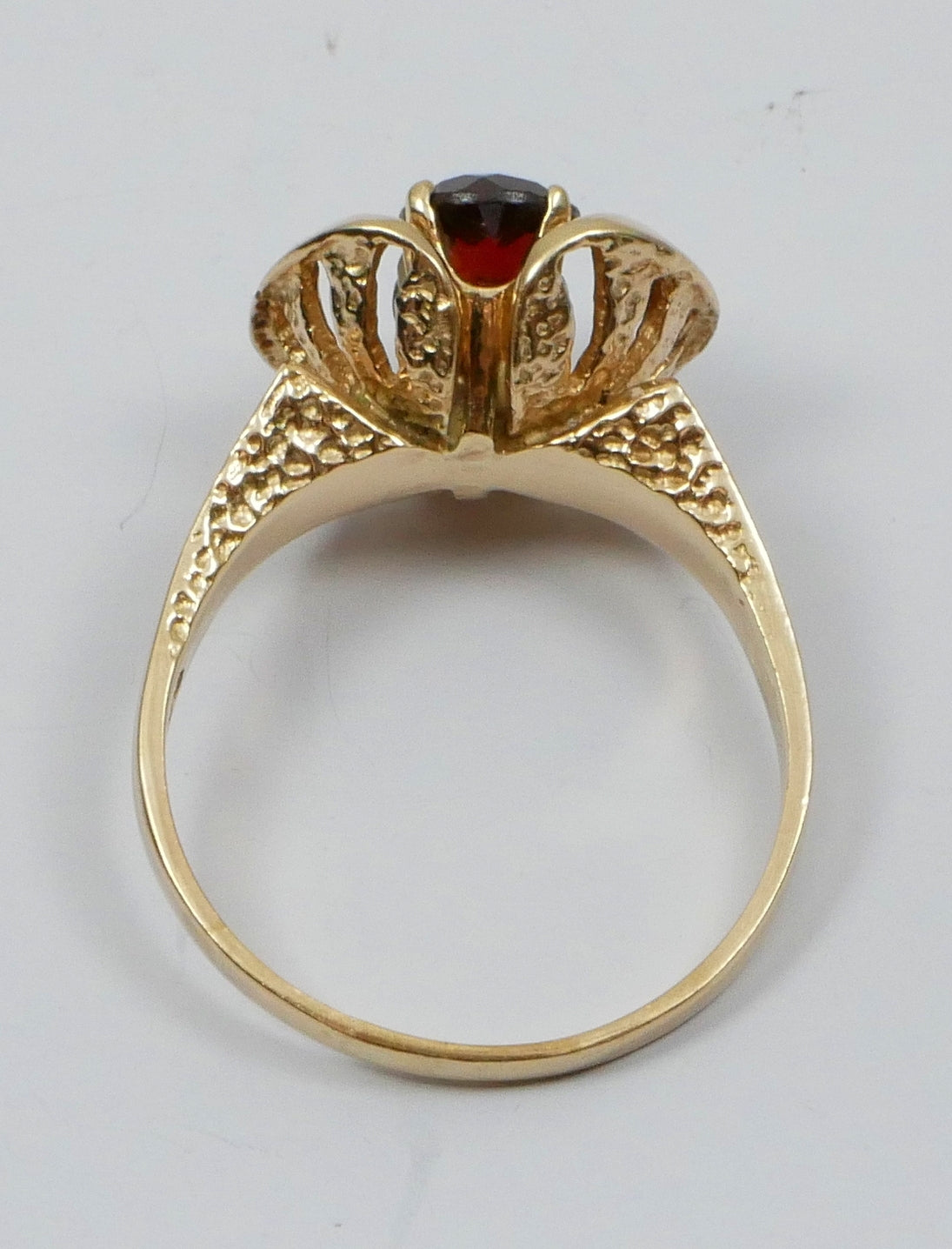 Vintage Retro 9ct Textured Yellow Gold Red Garnet Dress Ring Size 10.5 U 63 375