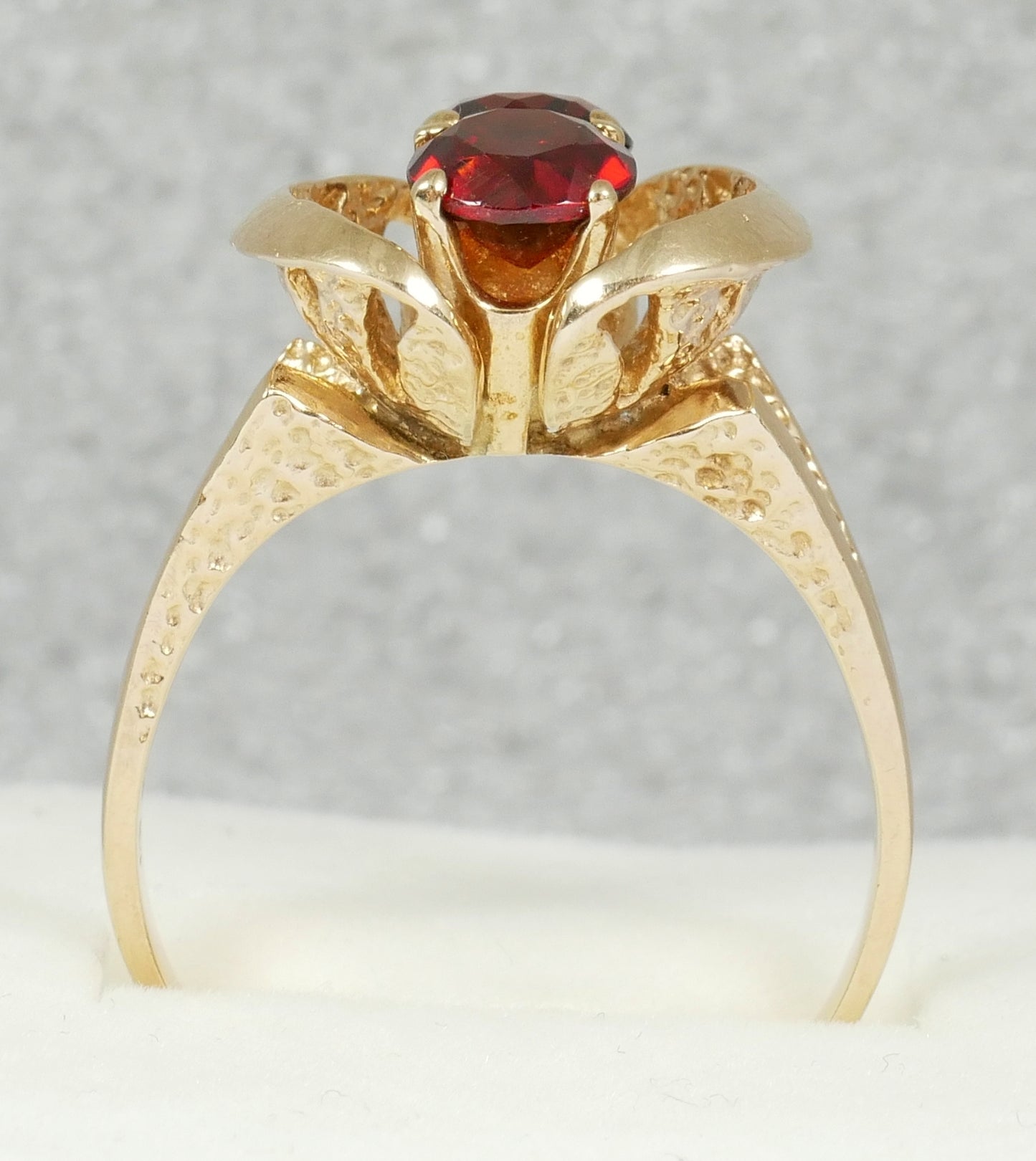 Vintage Retro 9ct Textured Yellow Gold Red Garnet Dress Ring Size 10.5 U 63 375