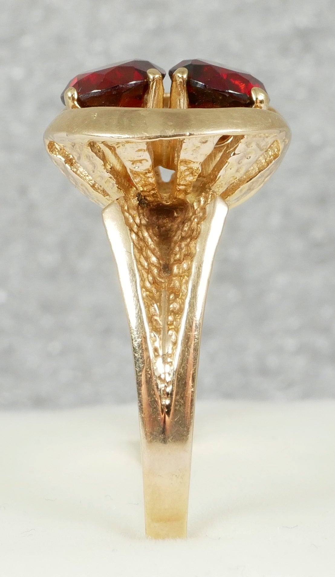 Vintage Retro 9ct Textured Yellow Gold Red Garnet Dress Ring Size 10.5 U 63 375