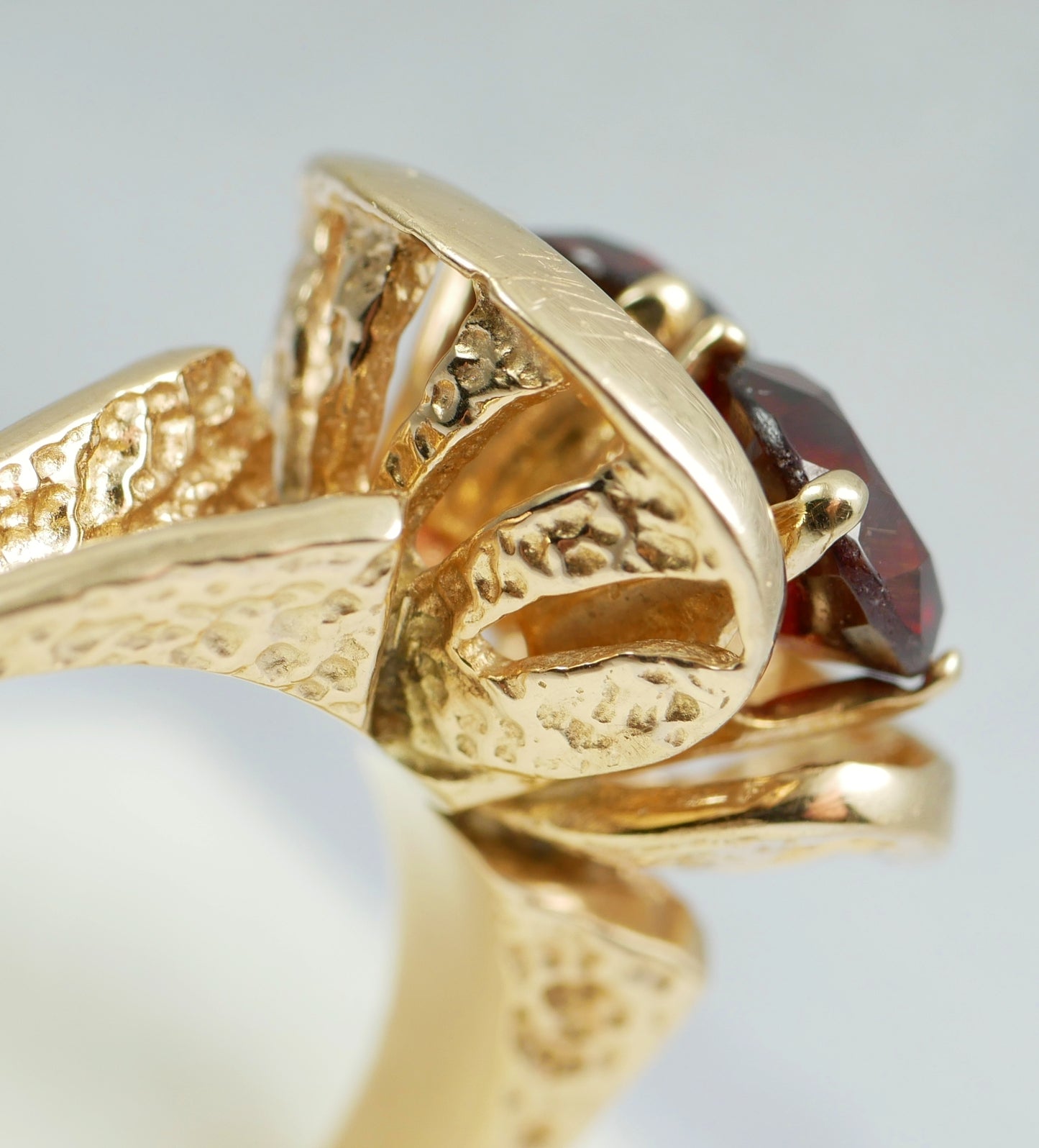 Vintage Retro 9ct Textured Yellow Gold Red Garnet Dress Ring Size 10.5 U 63 375