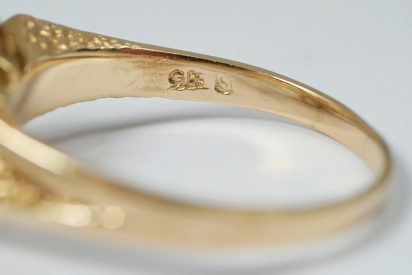 Vintage Retro 9ct Textured Yellow Gold Red Garnet Dress Ring Size 10.5 U 63 375