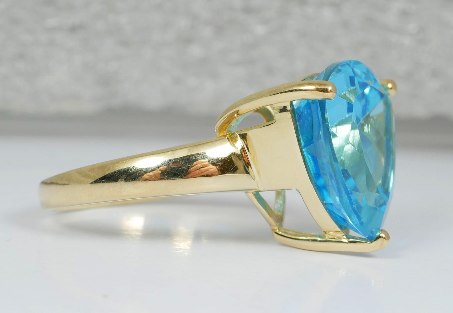 Solid 9ct Yellow Gold Trillion Cut 11ct Swiss Blue Topaz Dress Ring Size 8 P 56