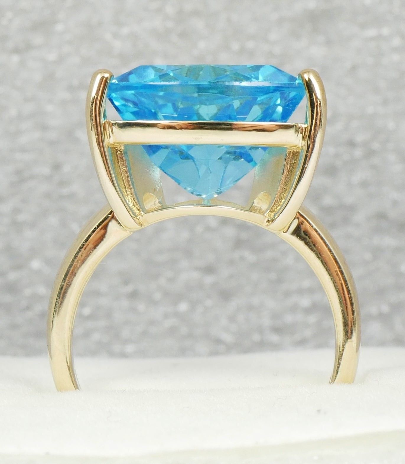 Solid 9ct Yellow Gold Trillion Cut 11ct Swiss Blue Topaz Dress Ring Size 8 P 56