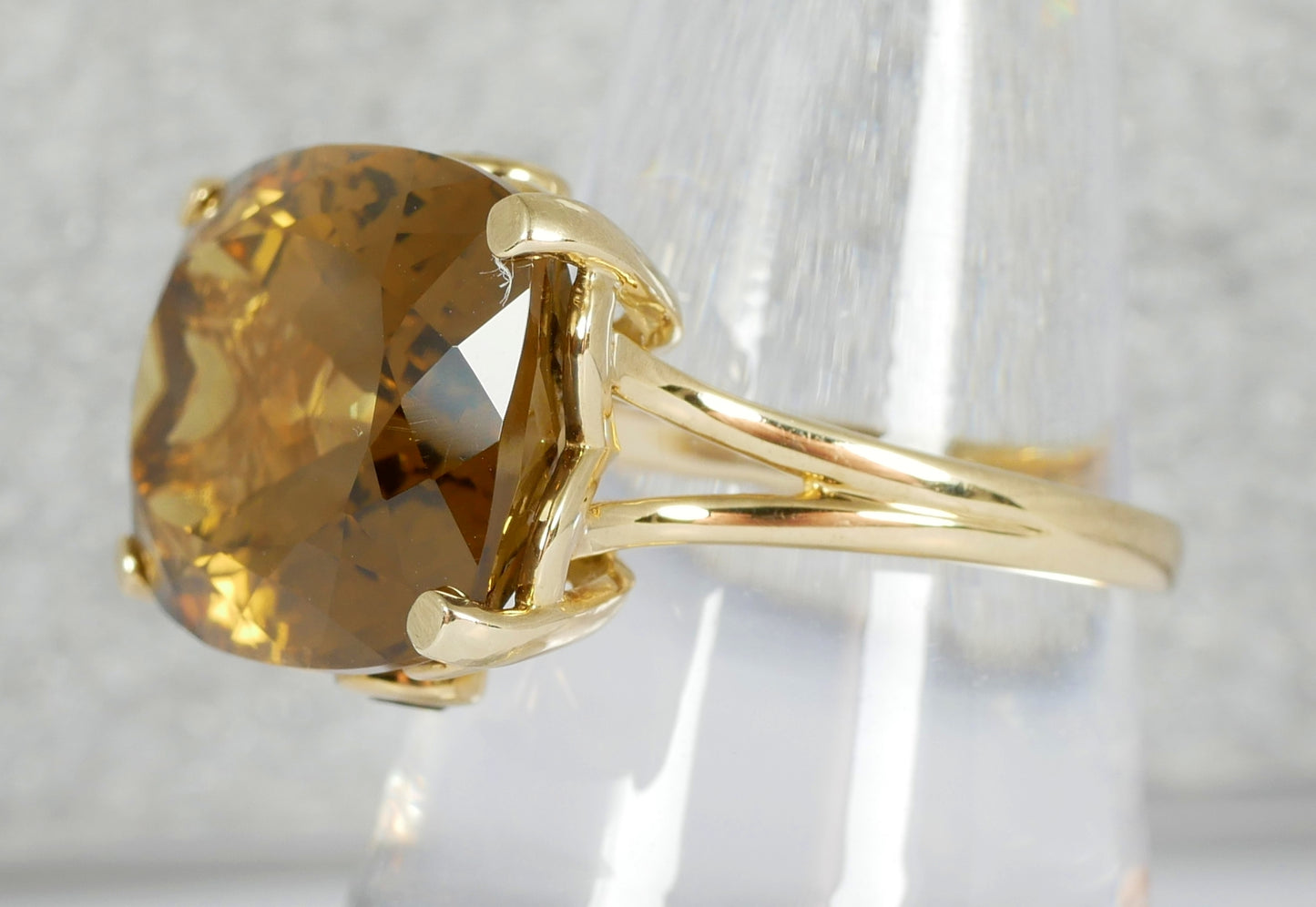 Solid 9ct Yellow Gold Cushion Cut Smoky Quartz 3 Stone Dress Ring Size 9.5 S 60