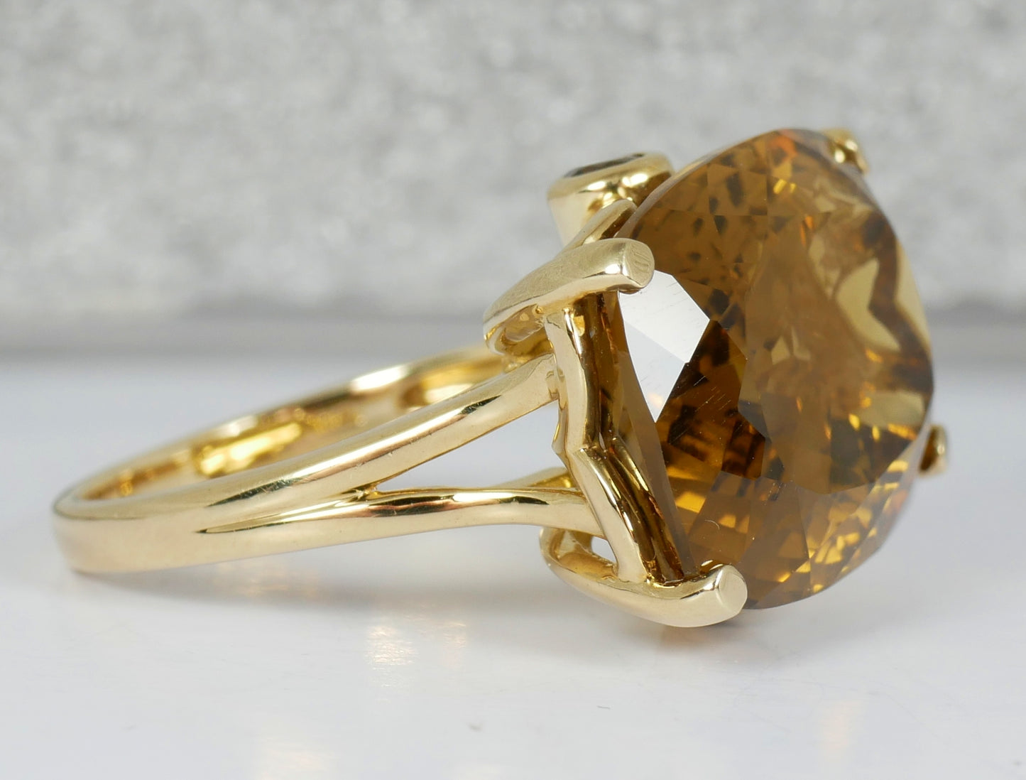 Solid 9ct Yellow Gold Cushion Cut Smoky Quartz 3 Stone Dress Ring Size 9.5 S 60