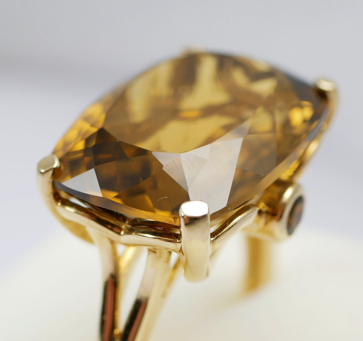 Solid 9ct Yellow Gold Cushion Cut Smoky Quartz 3 Stone Dress Ring Size 9.5 S 60