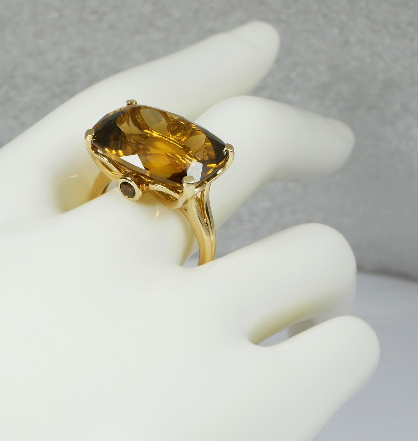 Solid 9ct Yellow Gold Cushion Cut Smoky Quartz 3 Stone Dress Ring Size 9.5 S 60