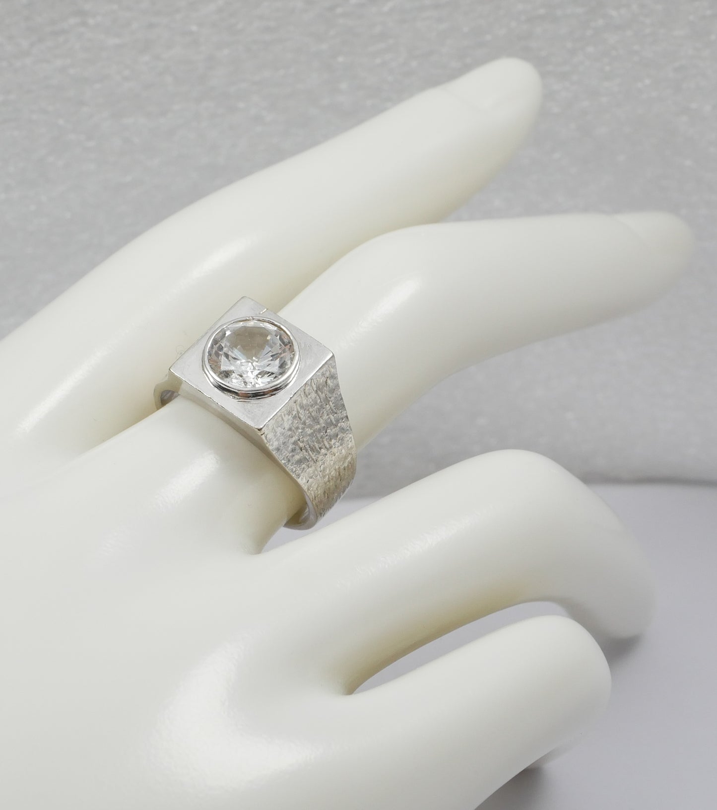 Heavy Retro Solid 14ct Gold White Stone Signet Solitaire Dress Ring Size 8 P 56