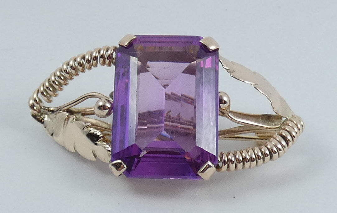 Vintage Solid 10ct Yellow Gold Large Emerald Cut 16.8ct Purple Sapphire Brooch