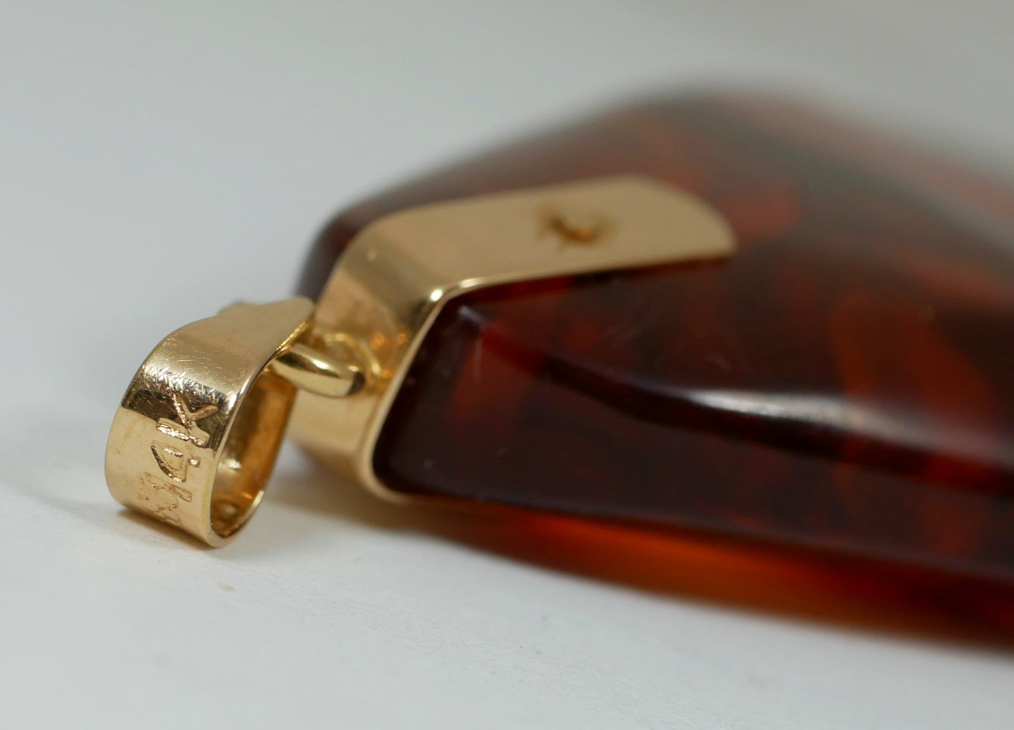 Solid 14ct Yellow Gold Large 57mm Freeform Baltic Amber Necklace Pendant 8gm 585