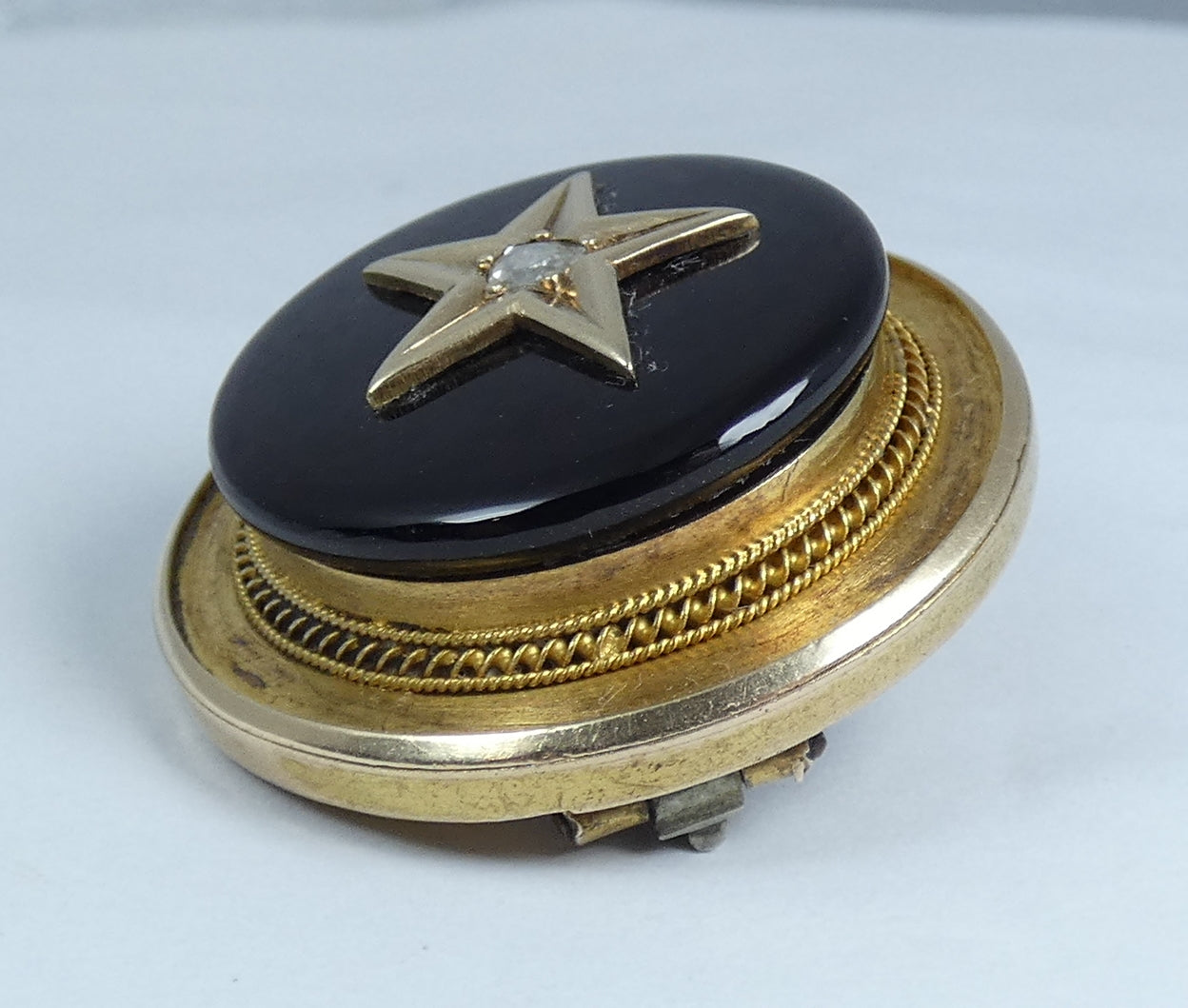 Antique Victorian 15ct Yellow Gold Onyx 3mm Rose Cut Diamond Star Locket Brooch