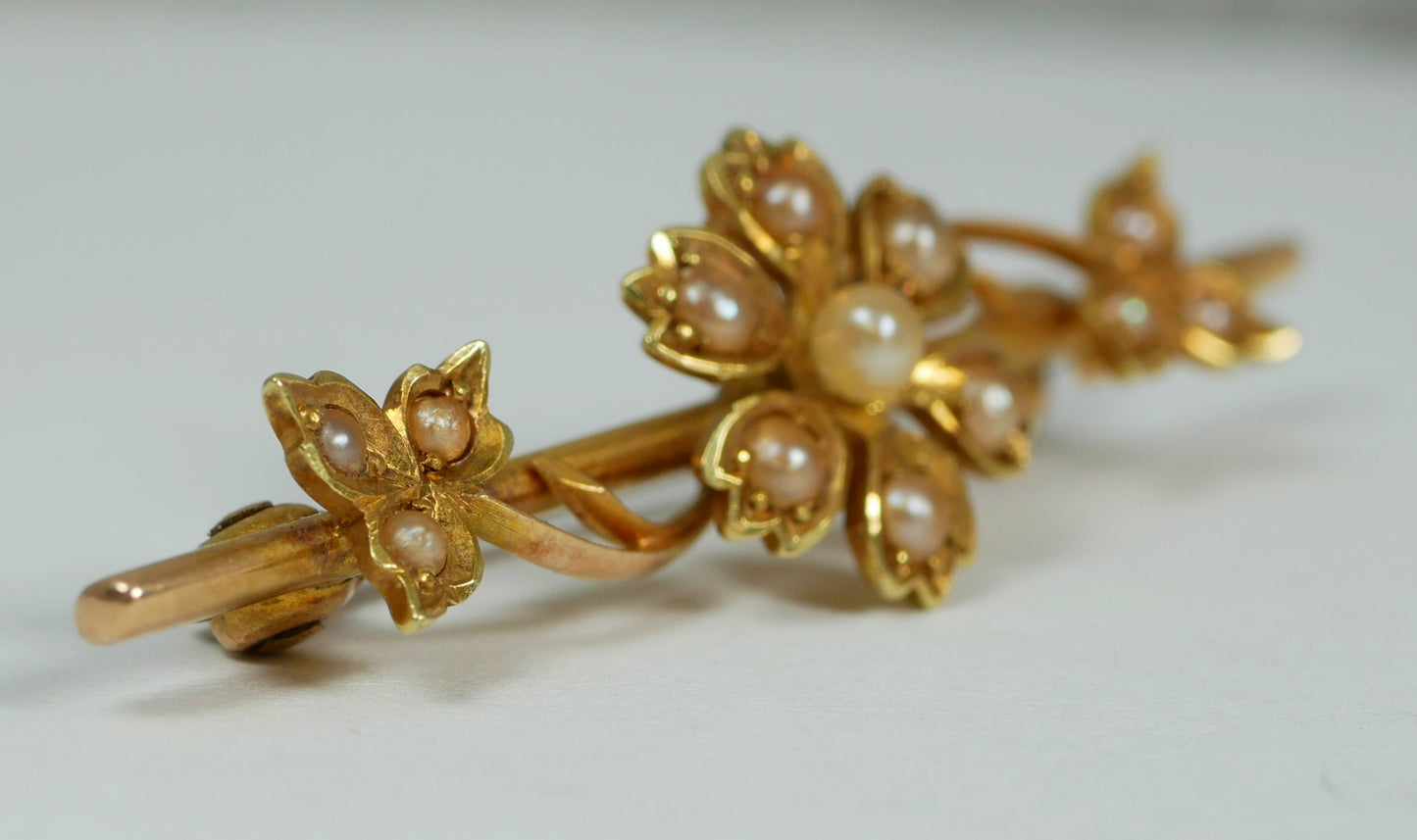 Antique Art Deco 1925 Solid 15ct Yellow Gold & Seed Pearl Cluster Flower Brooch