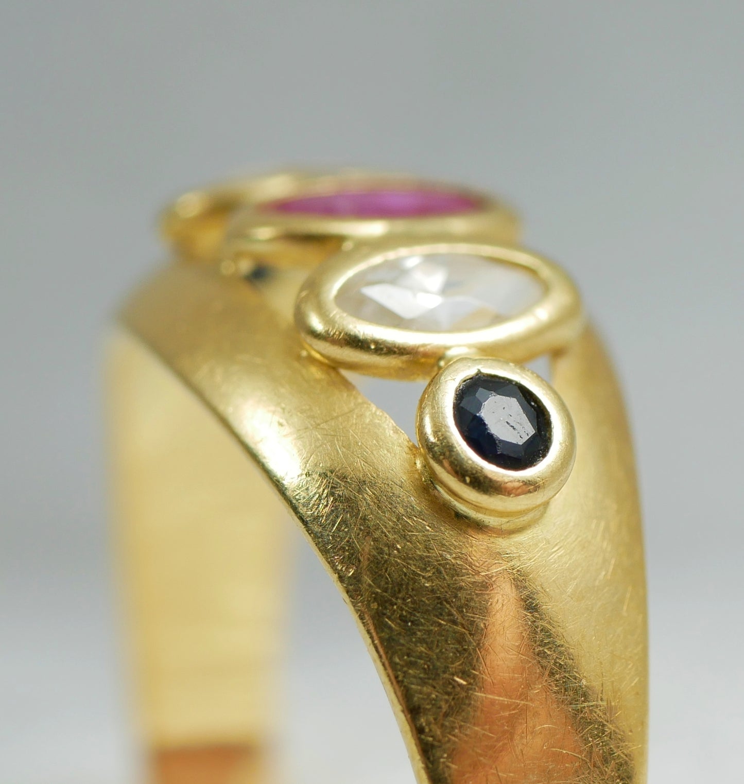 Solid 18ct Yellow Gold Marquise Ruby & Sapphire 5 Stone Dress Ring Size 7.5 O 55