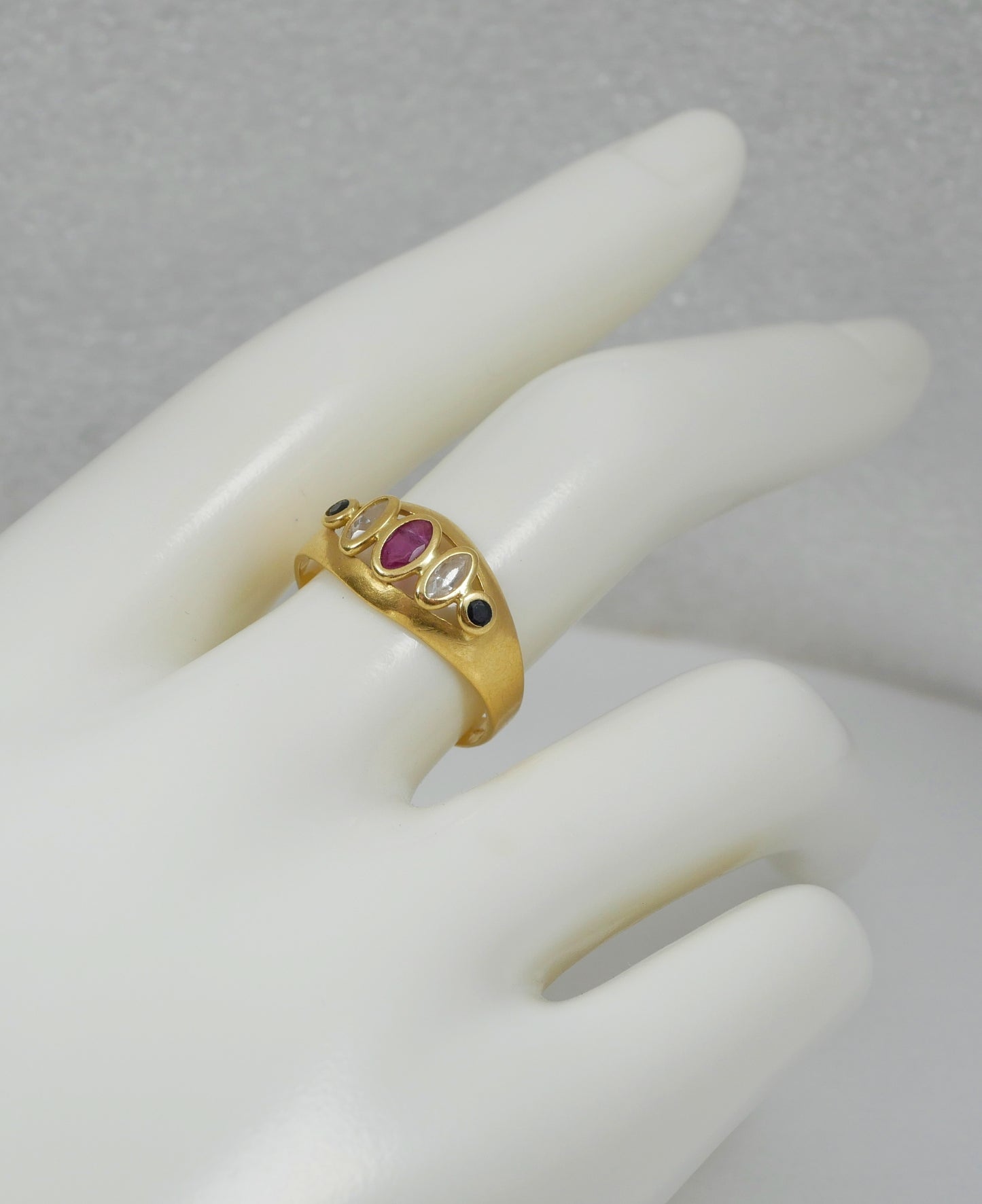 Solid 18ct Yellow Gold Marquise Ruby & Sapphire 5 Stone Dress Ring Size 7.5 O 55