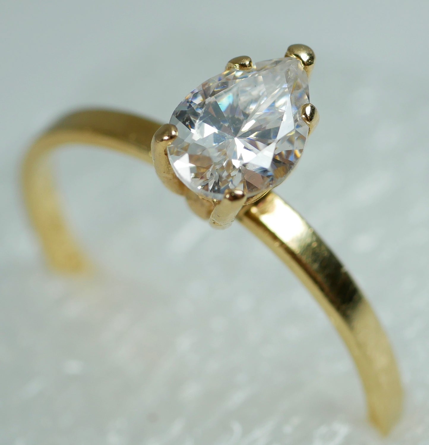 Solid 14ct Yellow Gold Pear Cut White Stone Solitaire Dress Ring Size 8 P 56 585