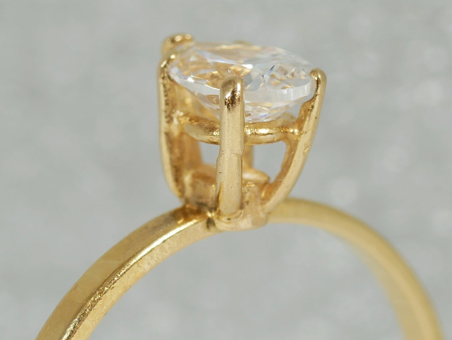 Solid 14ct Yellow Gold Pear Cut White Stone Solitaire Dress Ring Size 8 P 56 585