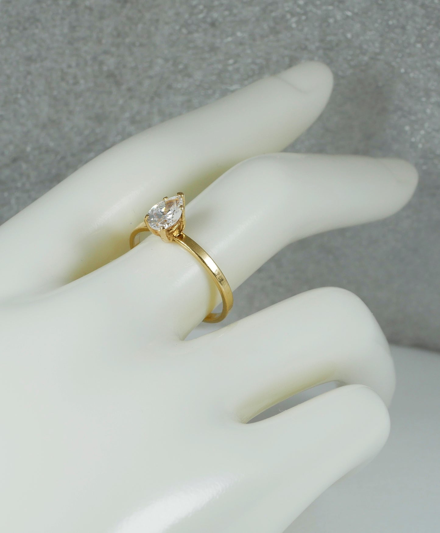 Solid 14ct Yellow Gold Pear Cut White Stone Solitaire Dress Ring Size 8 P 56 585