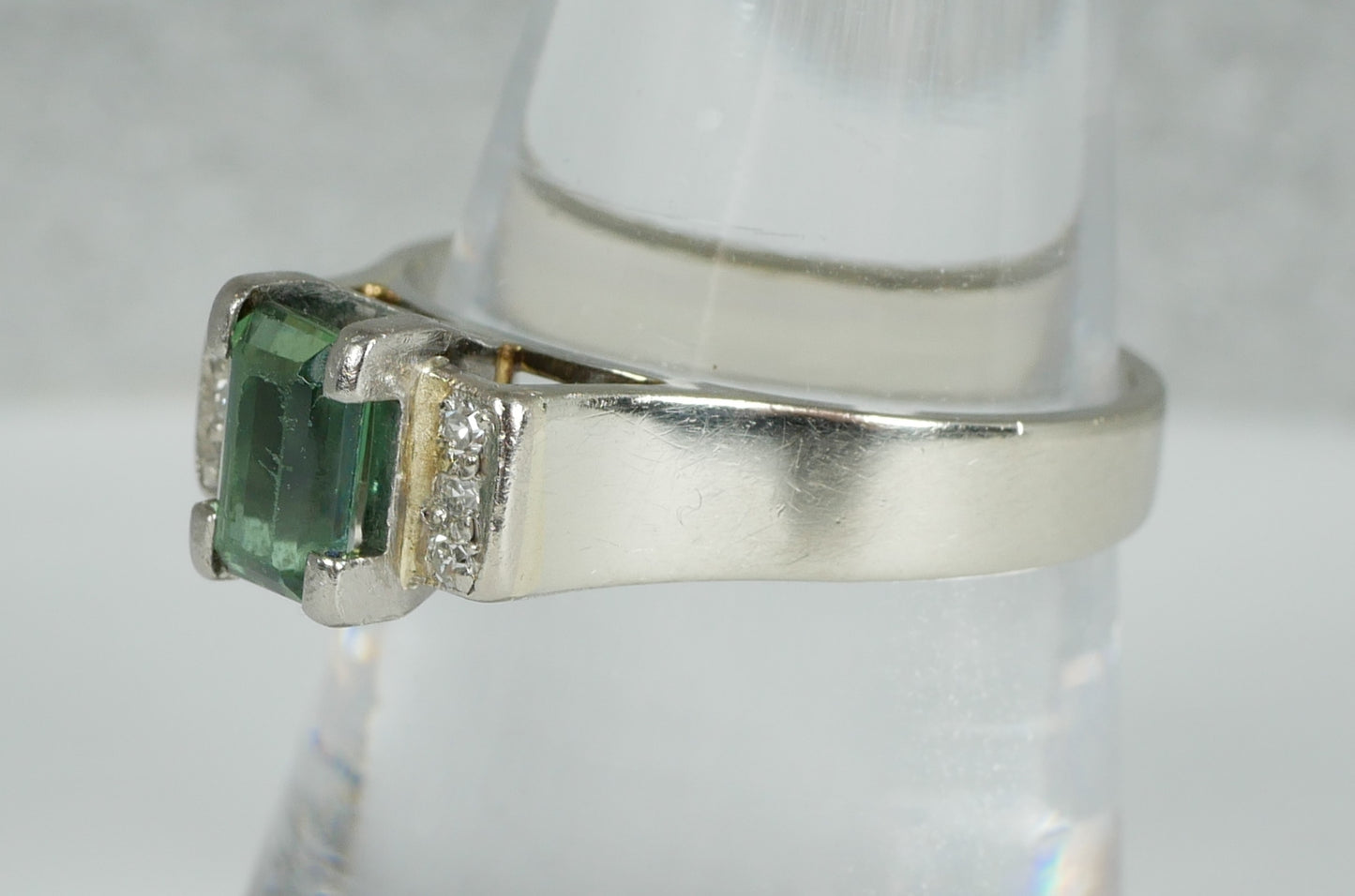 Solid 18ct White Gold Emerald Green Tourmaline Diamond Dress Ring Size 7.5 O 55